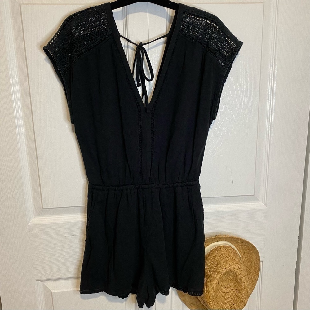 Abercrombie and Fitch black v neck lined romper side pockets tied on the back S